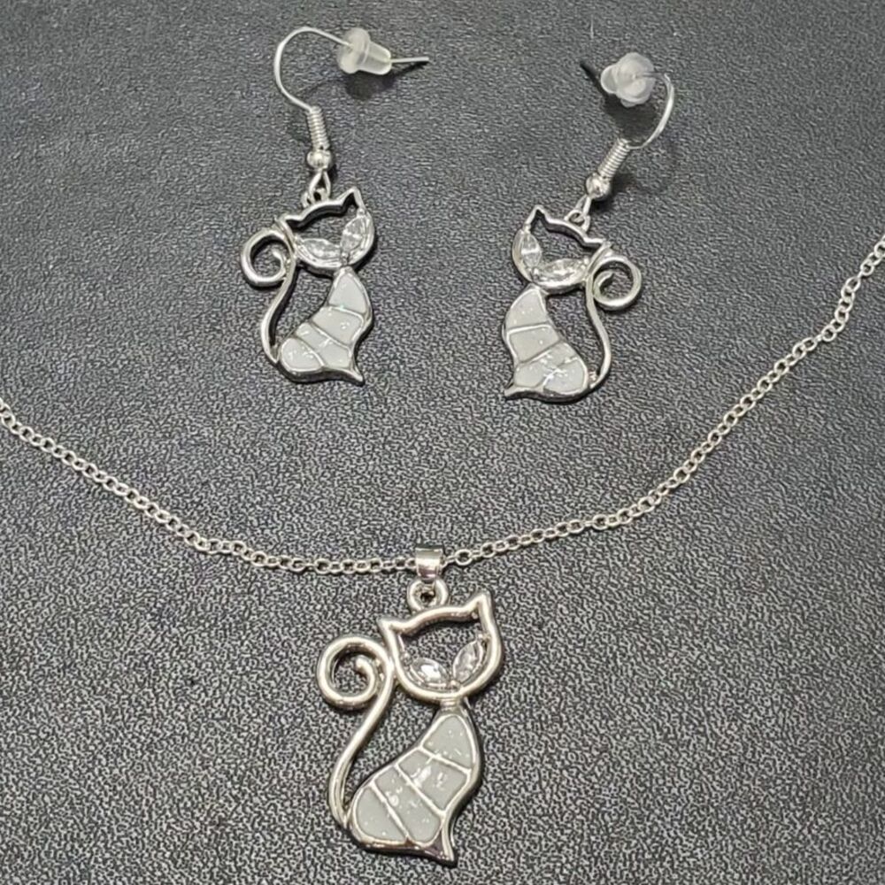 Silver tone glittery enamel kitty cat jewelry set necklace earrings